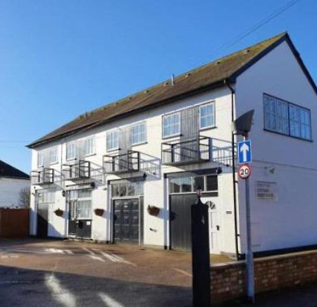 Stratton Cottage Guesthouse 比格尔斯威德 外观 照片 The former Methodist Chapel, now a private house